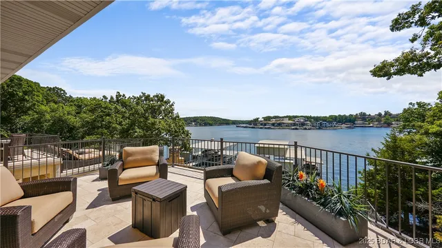 $2,850,000 | 1362 Grand Cove Road, Sunrise Beach, MO 65079