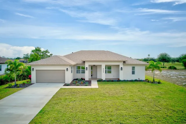 $445,000 | 5224 Columbus Boulevard, Sebring, FL 33872
