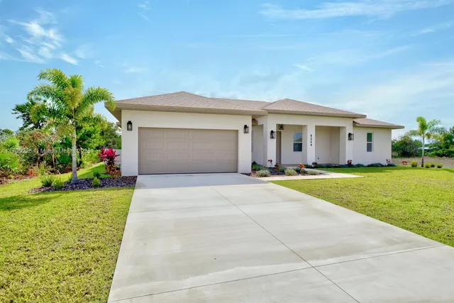 $445,000 | 5224 Columbus Boulevard, Sebring, FL 33872