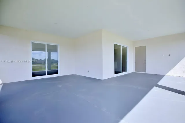 $445,000 | 5224 Columbus Boulevard, Sebring, FL 33872