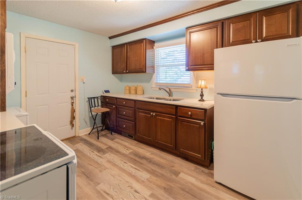 1423 Rankin Road Greensboro, NC 27405 - Photo 9 of 16 Gallery Image 9