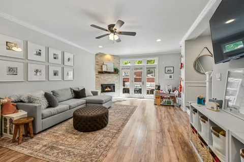 $775,000 | 2114 West Erie Street, Unit 1E, Chicago, IL 60612