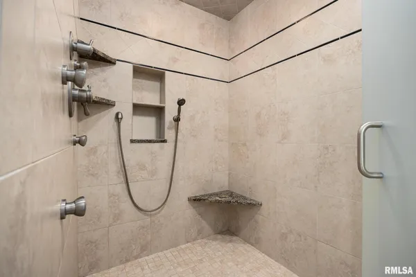 $995,000 | 919 Copperpoint Drive, Dunlap, IL 61525