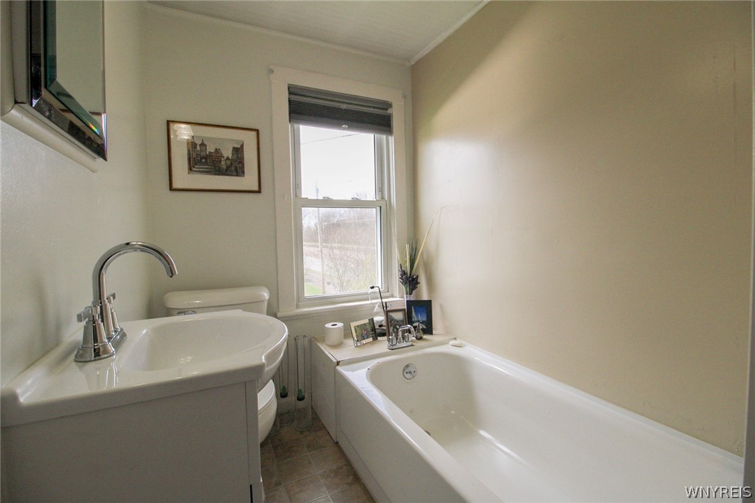 507 Canal Street Ridgeway, NY 14103 - Photo 17 of 28 2nd floor full bathroom - tub