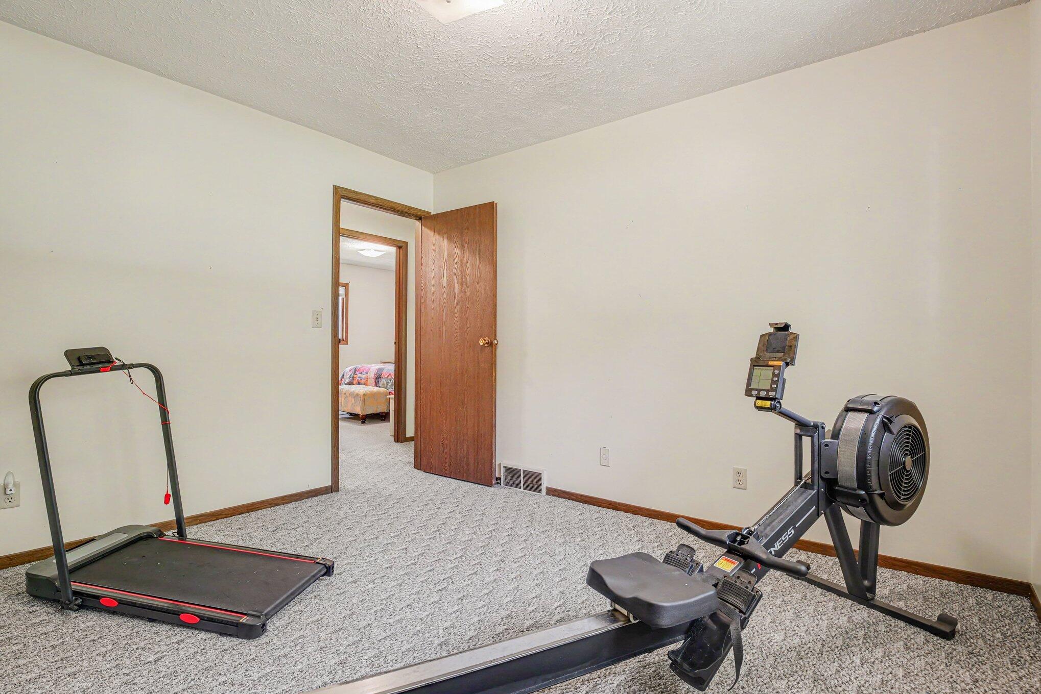 1549 Trebor Road St. Joseph, MI 49085 - Photo 22 of 26 middle bedroom