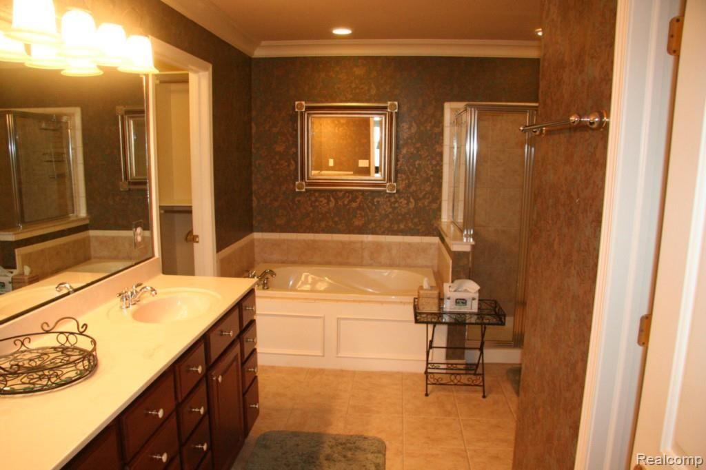 3722 Windingbrook Circle, Unit 40 Rochester Hills, MI 48309 - Photo 10 of 25
