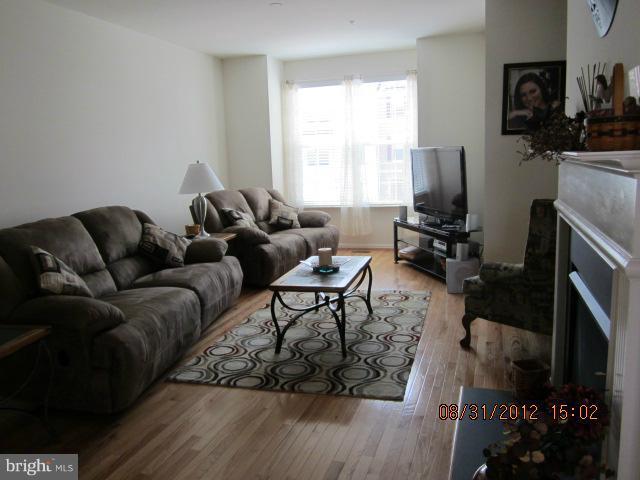 12949 Yellow Jacket Road Hagerstown, MD 21740 - Photo 11 of 16 Living Room