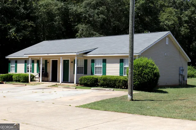a view of a house with a yard and plants