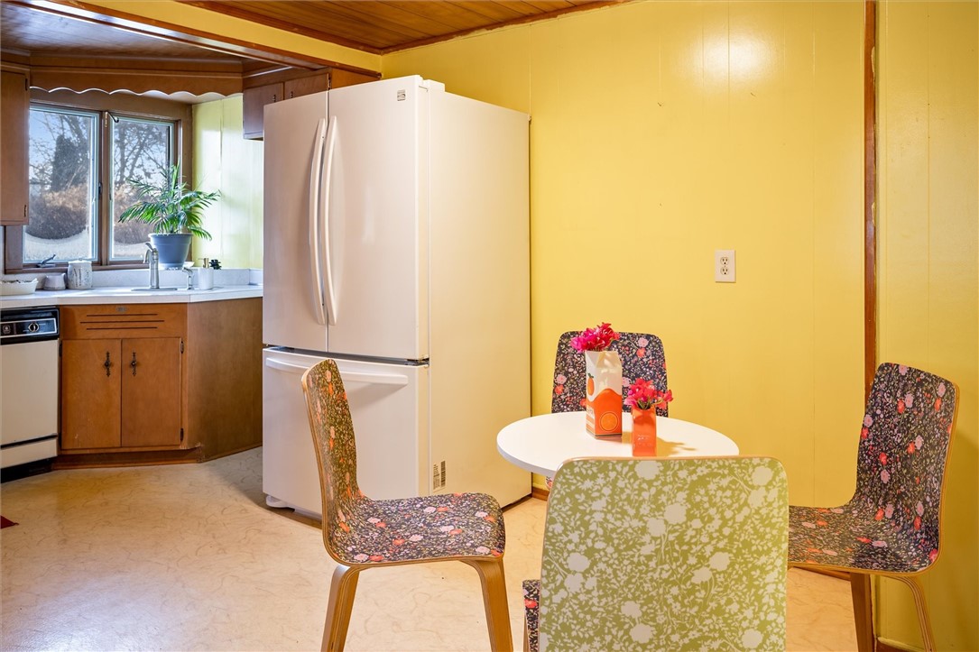 31 Cragg Road Greece, NY 14616 - Photo 13 of 38 Eat-In Kitchen