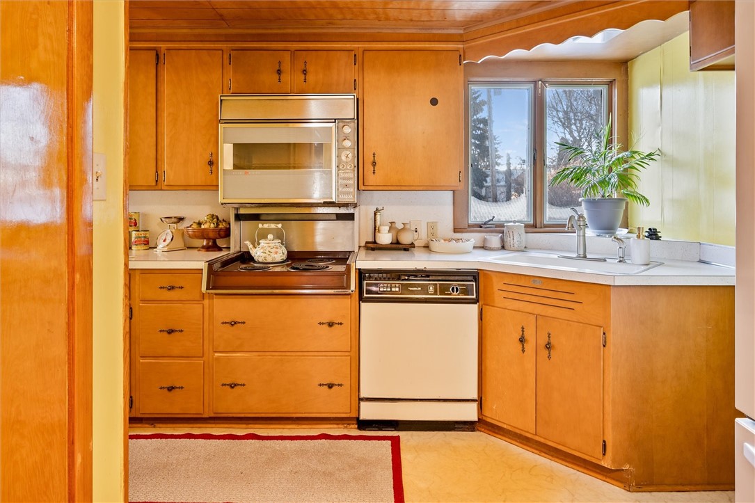 31 Cragg Road Greece, NY 14616 - Photo 16 of 38 Kitchen