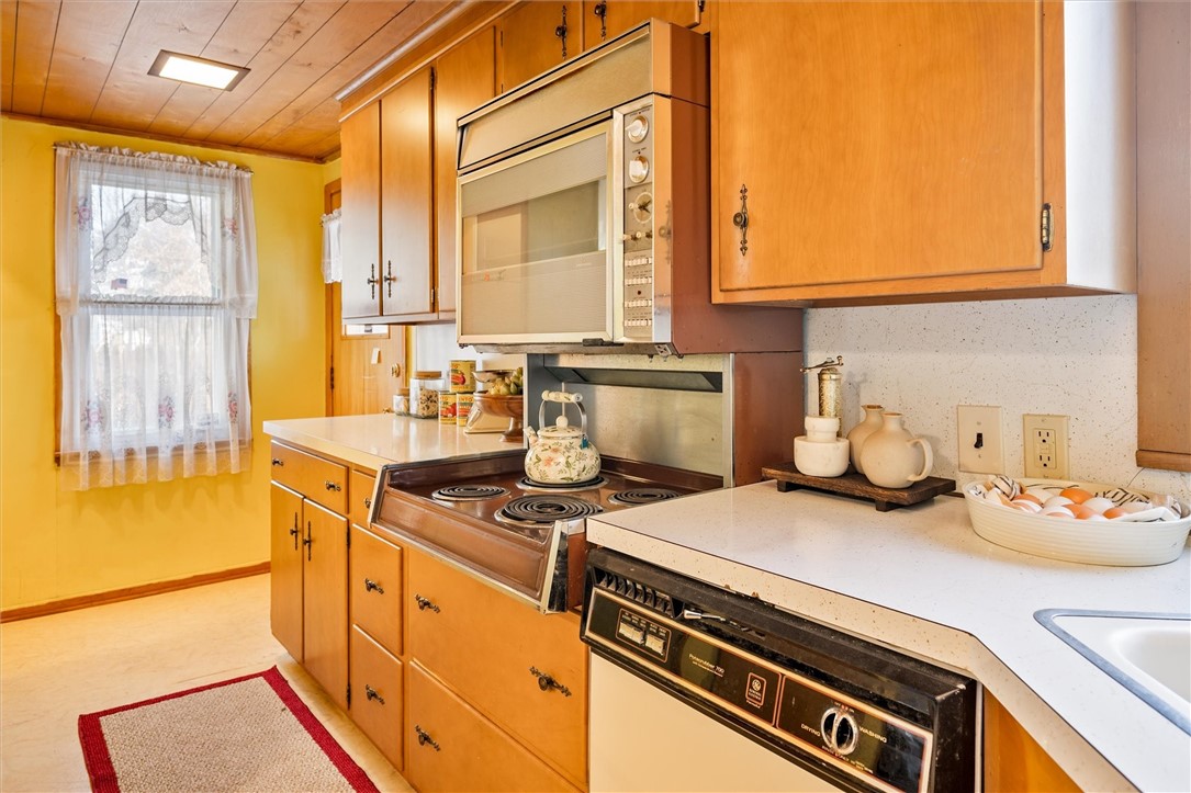 31 Cragg Road Greece, NY 14616 - Photo 19 of 38 Kitchen