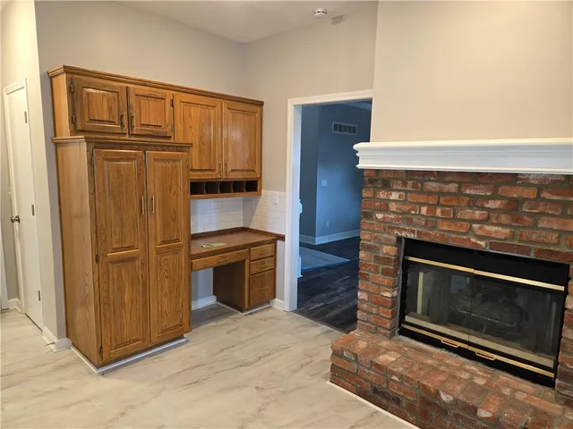 $342,500 | 401 Kimberly Drive, Belton, MO 64012