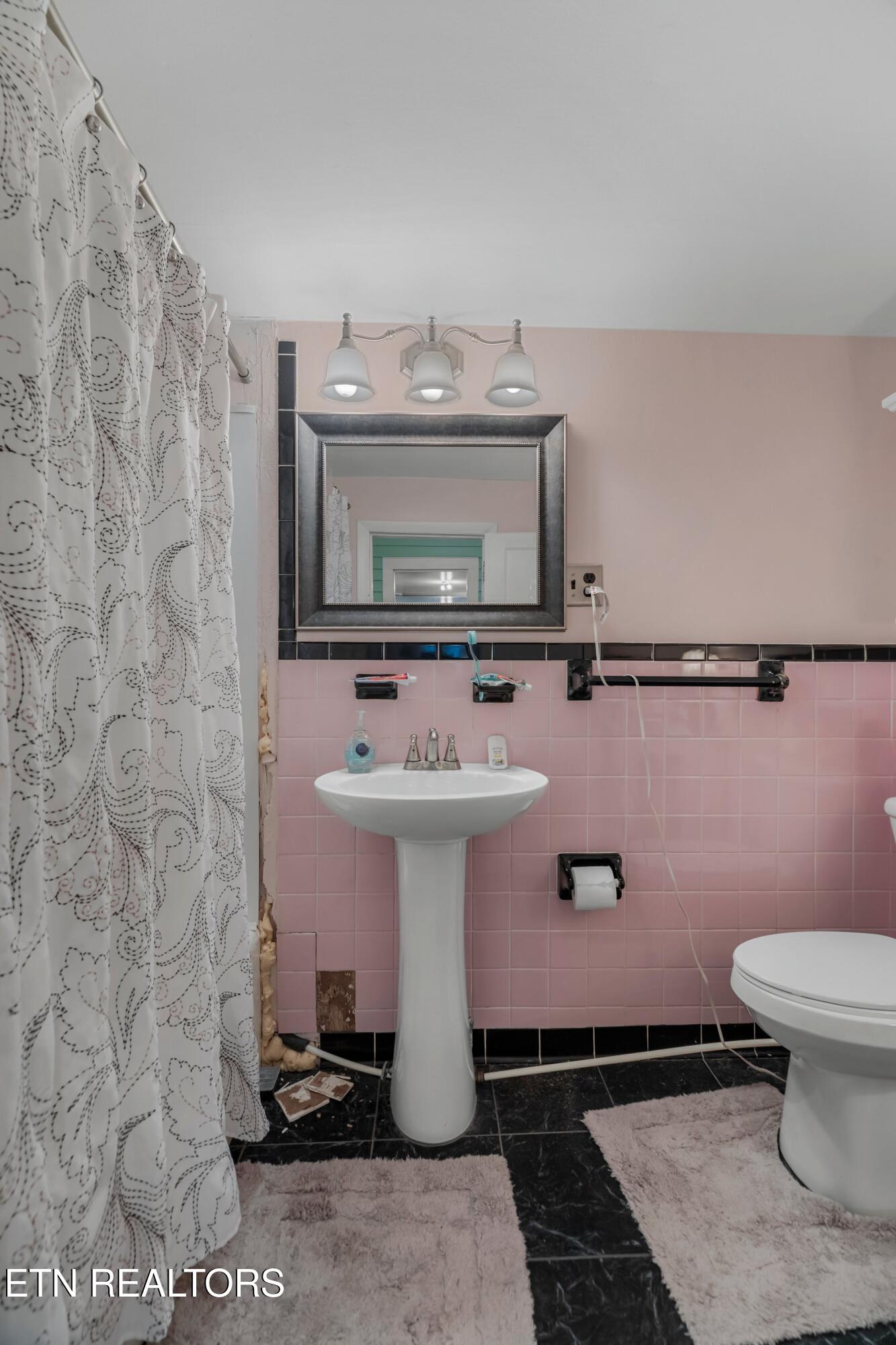 1568 Harold Patterson Road Dandridge, TN 37725 - Photo 15 of 35 011-1568HaroldPattersonRoad-Dandridge-TN