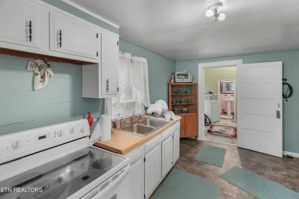 $239,900 | 1568 Harold Patterson Road, Dandridge, TN 37725