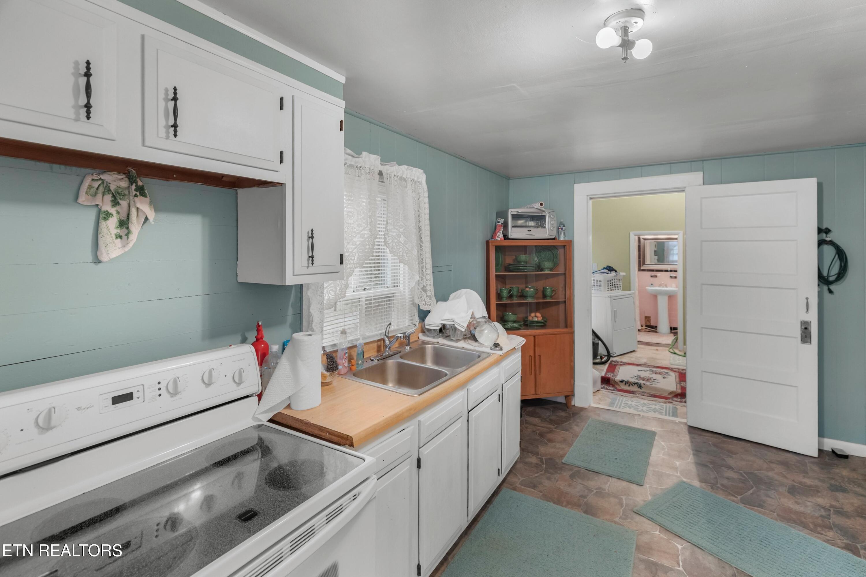 1568 Harold Patterson Road Dandridge, TN 37725 - Photo 10 of 35 007-1568HaroldPattersonRoad-Dandridge-TN