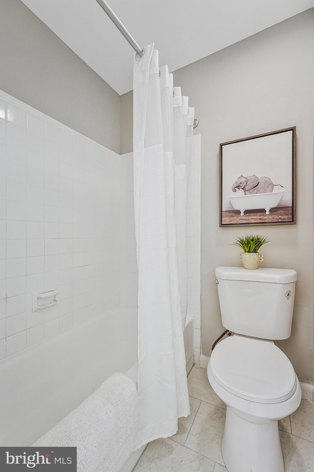 5778 Rexford Court, Unit 5778B Springfield, VA 22152 - Photo 13 of 55 a bathroom with a toilet and a shower