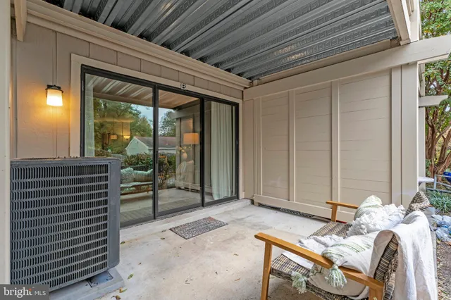 $305,000 | 5778 Rexford Court, Unit 5778B, Springfield, VA 22152