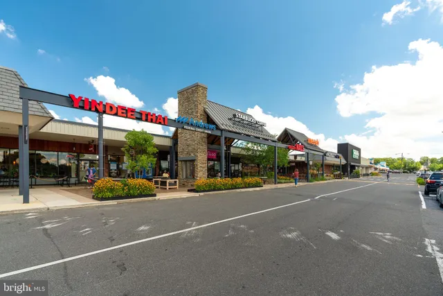 $305,000 | 5778 Rexford Court, Unit 5778B, Springfield, VA 22152