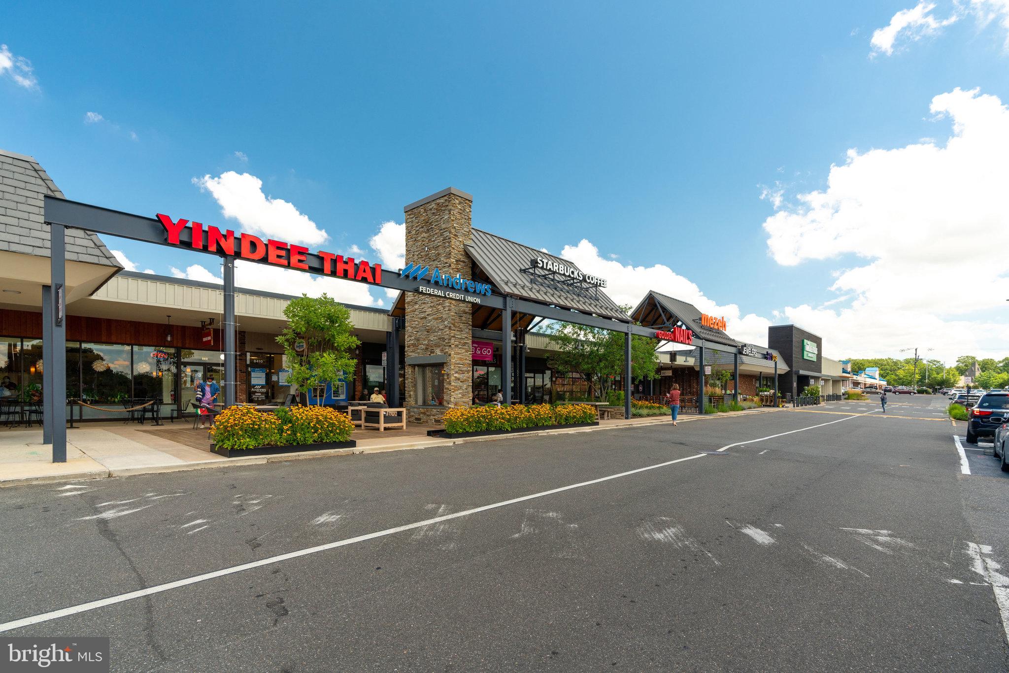 5778 Rexford Court, Unit 5778B Springfield, VA 22152 - Photo 43 of 55 a view of a street with shops