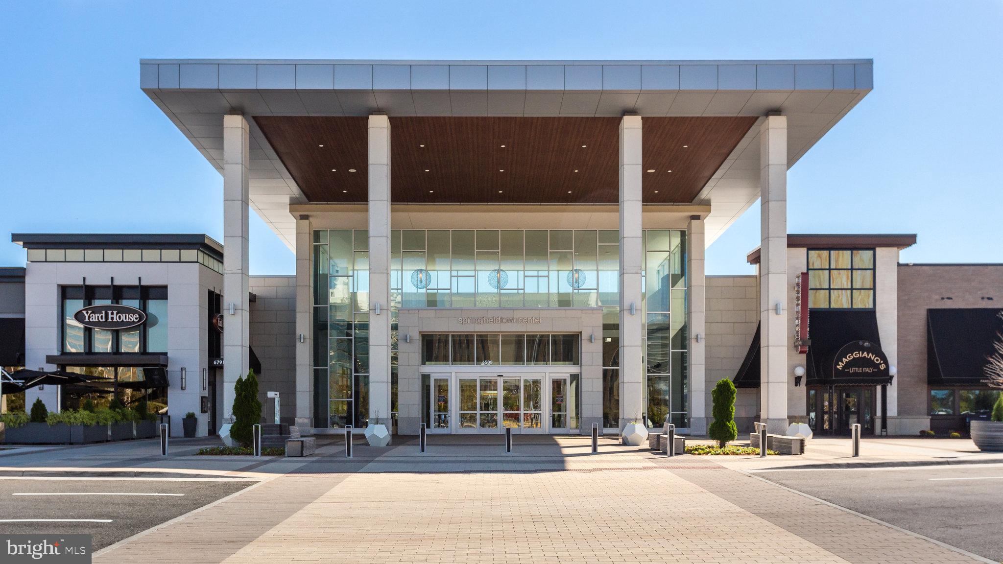 5778 Rexford Court, Unit 5778B Springfield, VA 22152 - Photo 53 of 55 front view of a building with traffic signal lights
