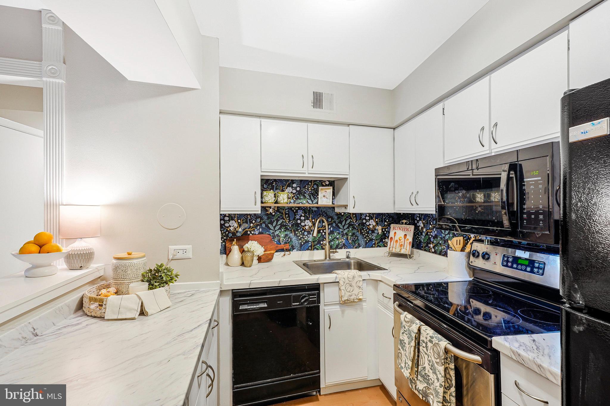 5778 Rexford Court, Unit 5778B Springfield, VA 22152 - Photo 7 of 55 a kitchen with a stove a sink and a refrigerator