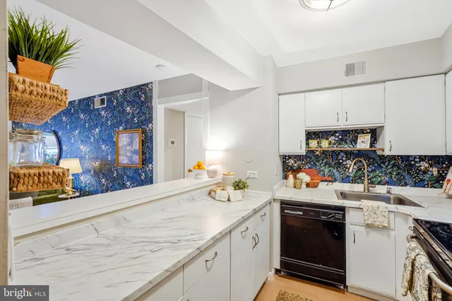 $305,000 | 5778 Rexford Court, Unit 5778B, Springfield, VA 22152