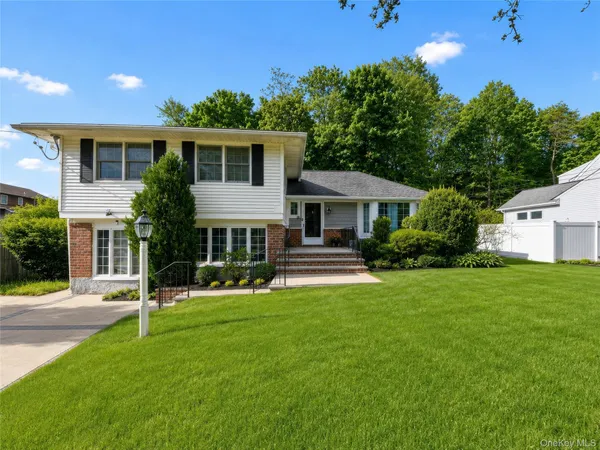 $769,000 | 74 Cornell Drive, Smithtown, NY 11787