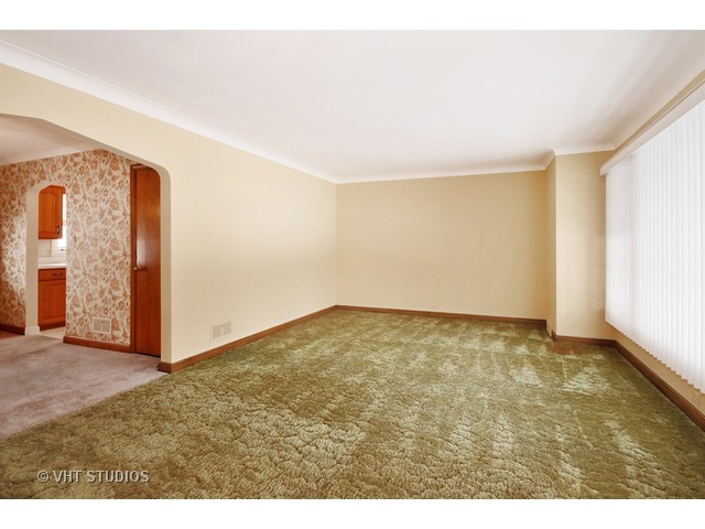 8450 Wolf Road Willow Springs, IL 60480 - Photo 2 of 10 a view of an empty room
