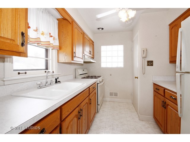 8450 Wolf Road Willow Springs, IL 60480 - Photo 3 of 10 a bathroom with a sink a vanity and a mirror