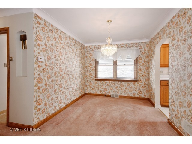 8450 Wolf Road Willow Springs, IL 60480 - Photo 4 of 10 a view of an empty room and window
