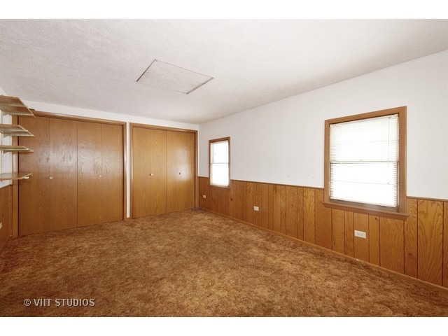 8450 Wolf Road Willow Springs, IL 60480 - Photo 6 of 10 a view of an empty room with a window