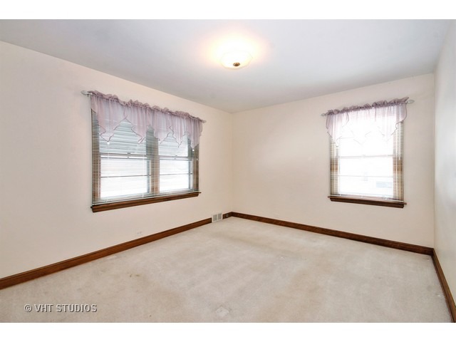 8450 Wolf Road Willow Springs, IL 60480 - Photo 7 of 10 an empty room with windows