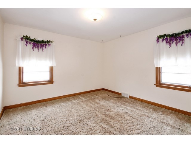 8450 Wolf Road Willow Springs, IL 60480 - Photo 8 of 10 a view of an empty room