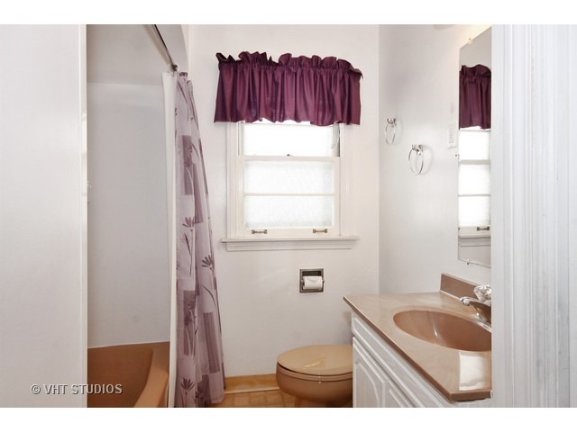 8450 Wolf Road Willow Springs, IL 60480 - Photo 9 of 10 a bathroom with a sink and a mirror