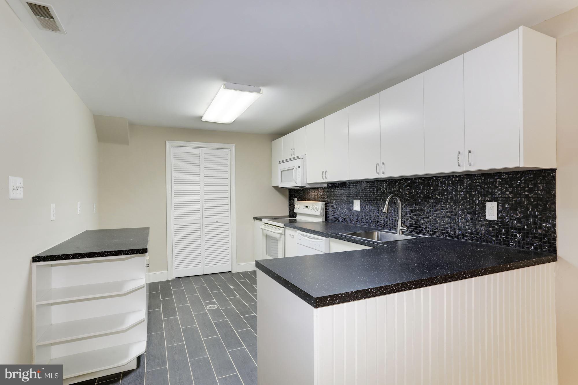 5804 Granby Road Derwood, MD 20855 - Photo 22 of 30 Fully Equipment Kitchen