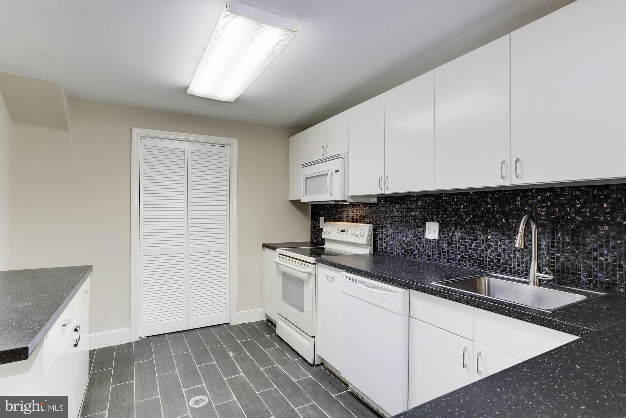 5804 Granby Road Derwood, MD 20855 - Photo 23 of 30 Designer Backsplash