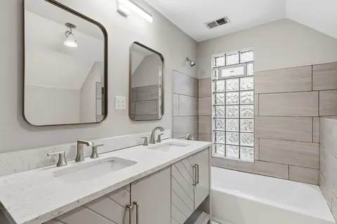 $390,000 | 140 Belvidere Street West, West St. Paul, MN 55118