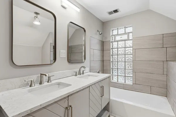 $390,000 | 140 Belvidere Street West, West St. Paul, MN 55118