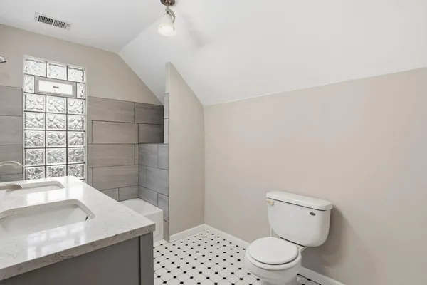 $390,000 | 140 Belvidere Street West, West St. Paul, MN 55118