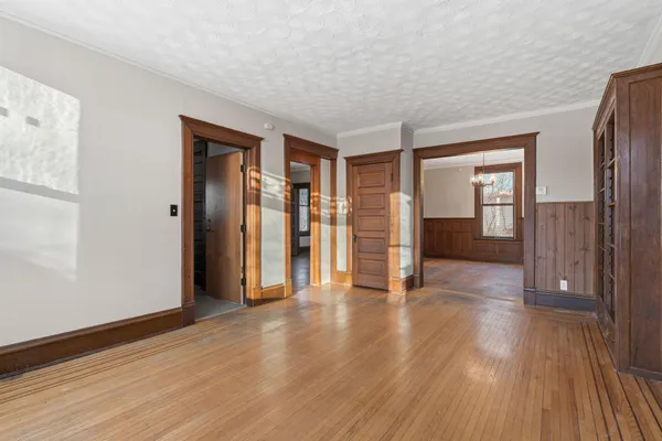 $390,000 | 140 Belvidere Street West, West St. Paul, MN 55118