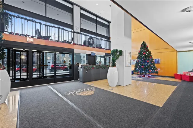 $2,250 | 4343 North Clarendon Avenue, Unit 2507, Chicago, IL 60613