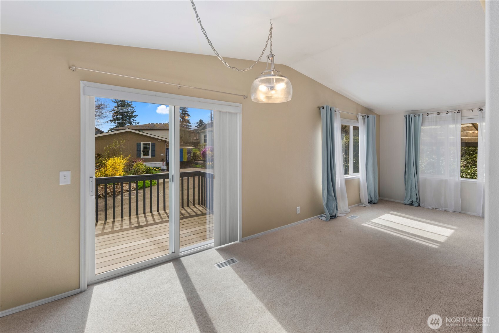 23708 Locust Way, Unit 11B Bothell, WA 98021 - Photo 8 of 23 Gallery Image 8