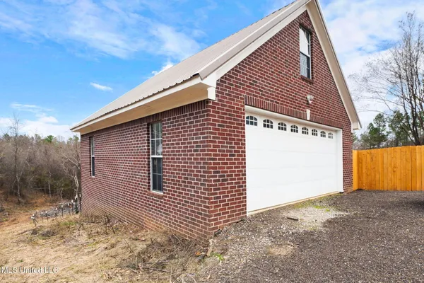 $609,900 | 139 Pine Ridge Cove, Holly Springs, MS 38635