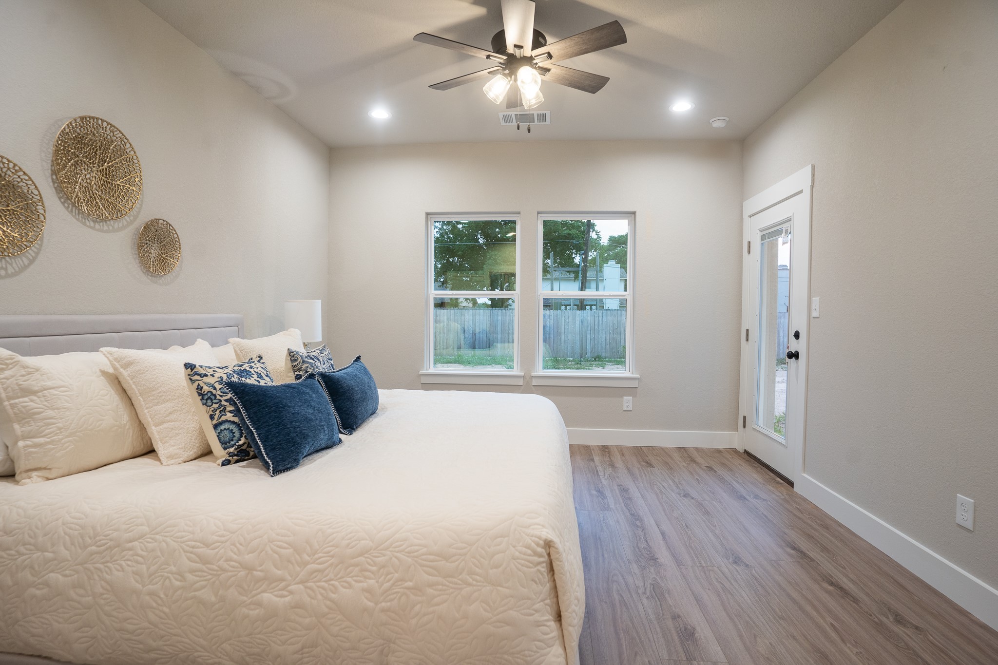 307 String Prairie Way Smithville, TX 78957 - Photo 20 of 34 a bed room with a bed and a window