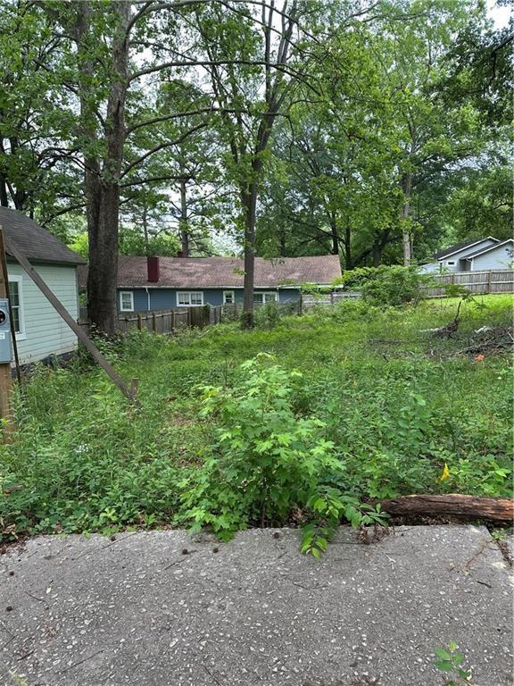 992 Coleman Street Southwest Atlanta, GA 30310 - Photo 3 of 18 a view of a back yard