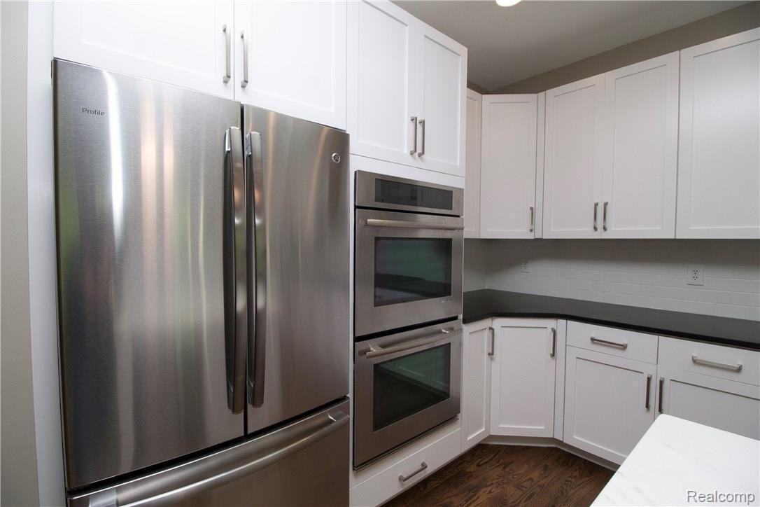 9865 Allen Road Clarkston, MI 48348 - Photo 16 of 38 Double wall ovens are perfect for preparing food for Large Gatherings