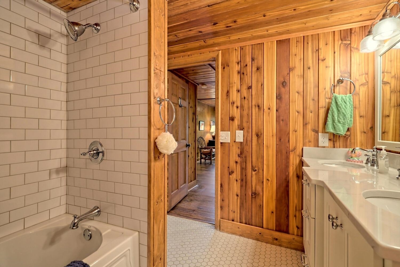 728 Oscar Rock Road Clayton, GA 30525 - Photo 21 of 40 a bathroom with a bathtub and shower