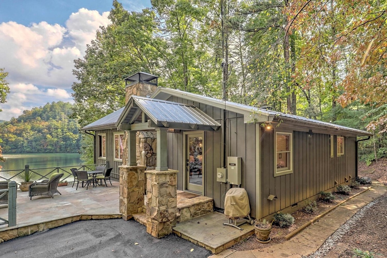 728 Oscar Rock Road Clayton, GA 30525 - Photo 25 of 40 a view of backyard with a large tree and wooden fence
