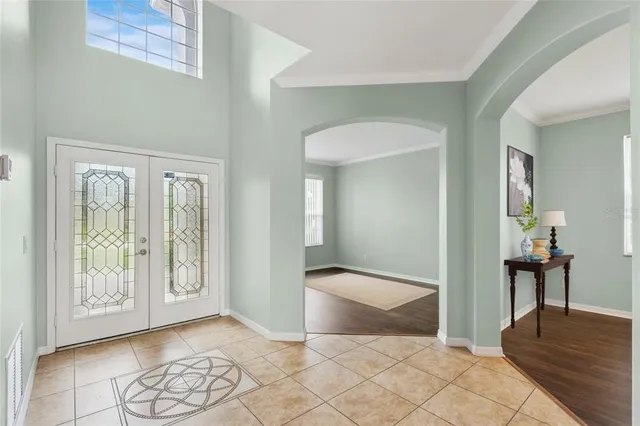 a view of livingroom with furniture