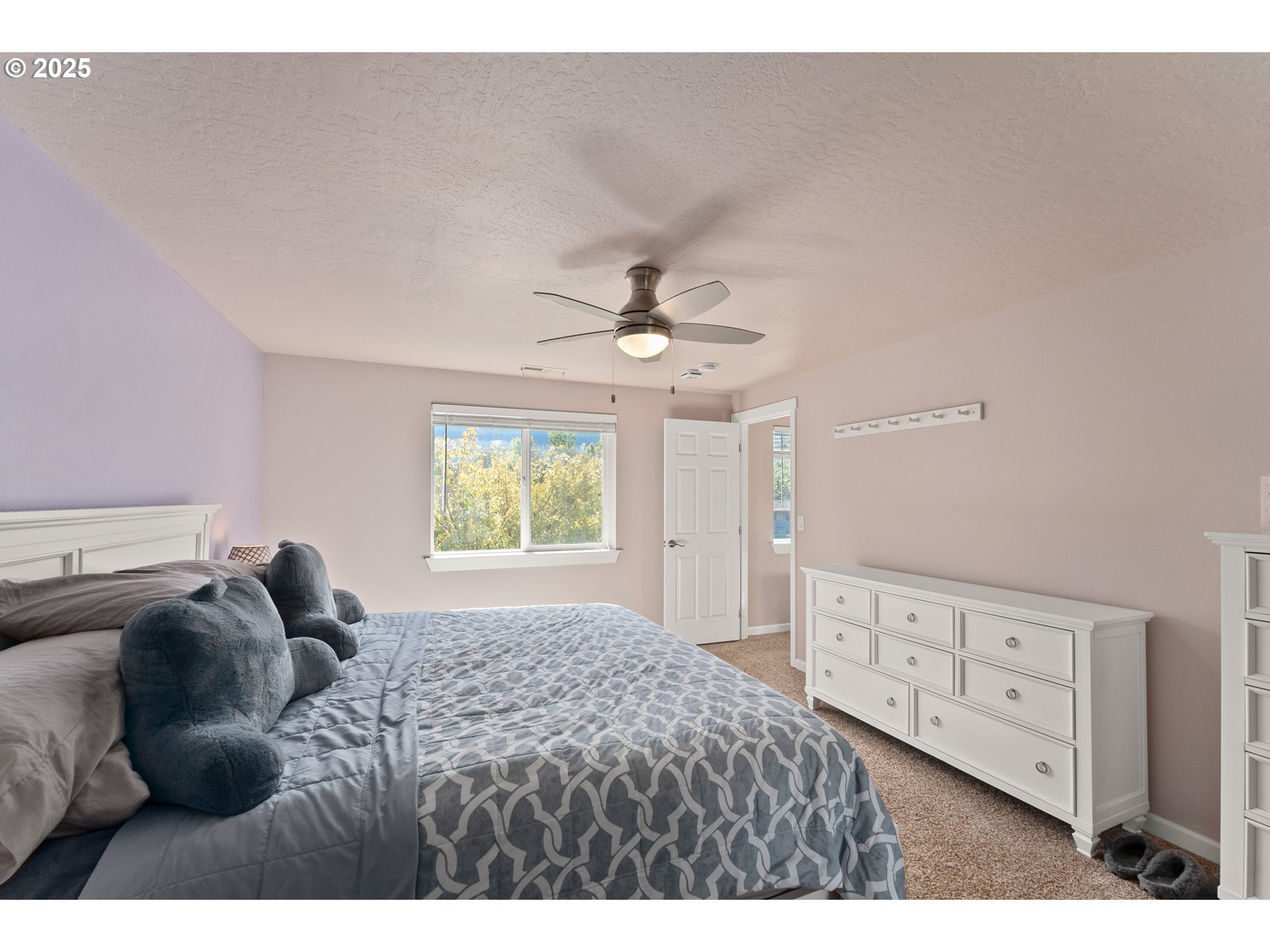 890 Thompson Avenue Winston, OR 97496 - Photo 20 of 46 Primary Bedroom